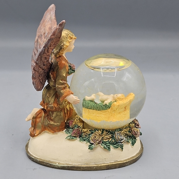 House of Lloyd Christmas Around the World Our Savior is Born Snow Globe - Picture 5 of 12